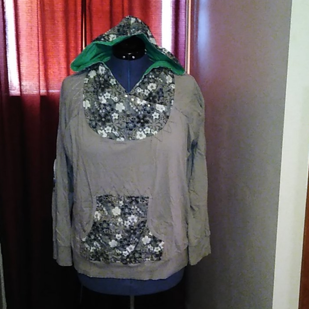 Hoodie with pockets!